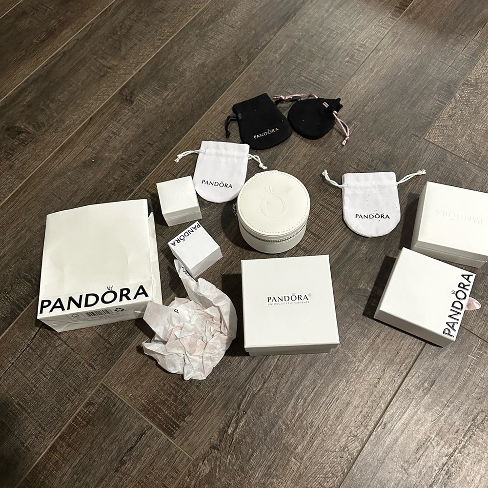 Pandora White Jewelry Boxes, Pouches & Round Case